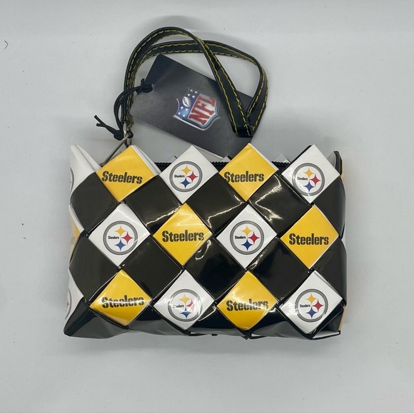 NFL Pittsburgh Steeler Candy Wrapper Team Small Wristlet Accessories Gif… - Picture 1 of 3